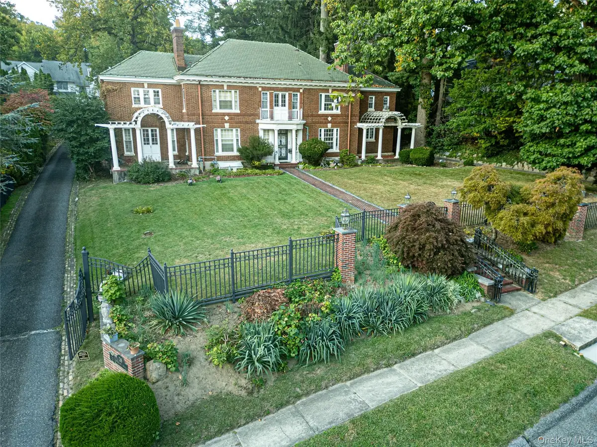 26 Overlook Circle, New Rochelle, NY 10804 - #1