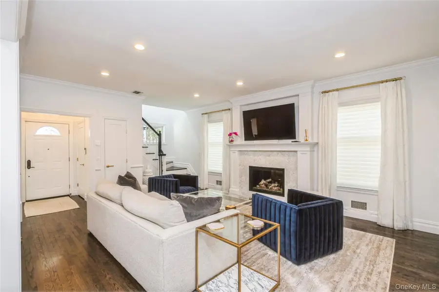 6 Valley Lane, Huntington, NY 11743 - #2