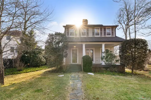 2 Oakwood Place, Scarsdale, NY 10583