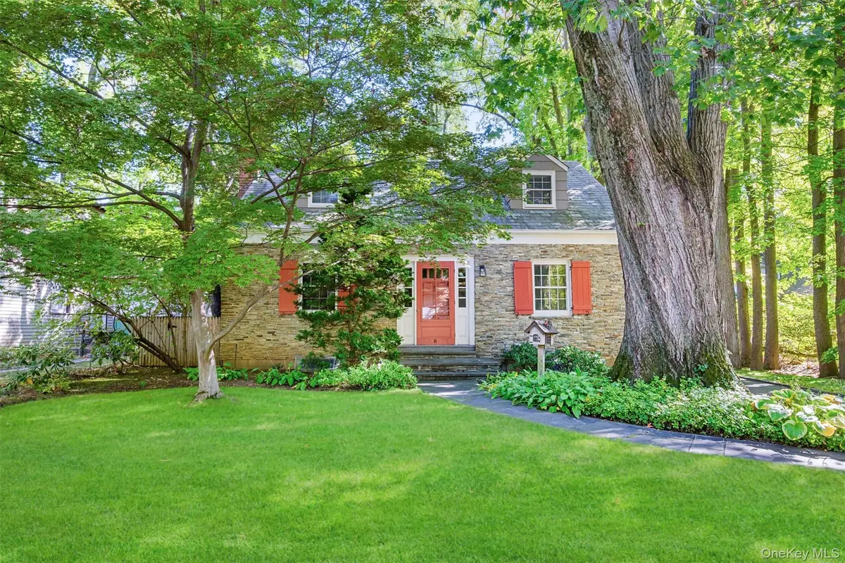 31 Bellingham Lane, Great Neck, NY 11023 - #1