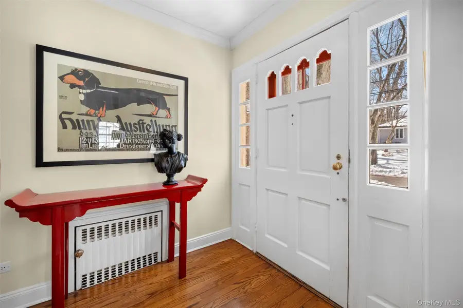 31 Bellingham Lane, Great Neck, NY 11023 - #2