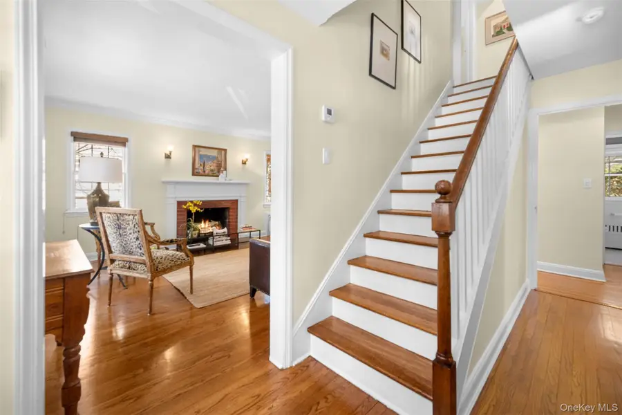 31 Bellingham Lane, Great Neck, NY 11023 - #3