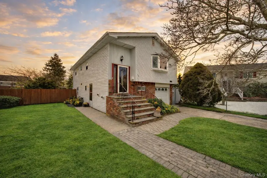 15 Snapper Court, Lindenhurst, NY 11757 - #2