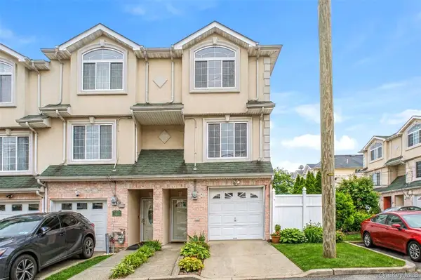 61 Merivale Lane, Staten Island, NY 10304