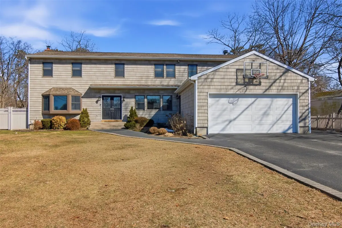 741 10th Street, Islip Terrace, NY 11752 - #1