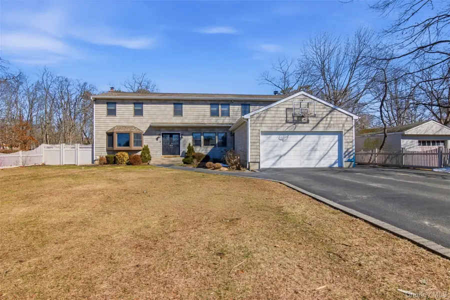 741 10th Street, Islip Terrace, NY 11752 - #2