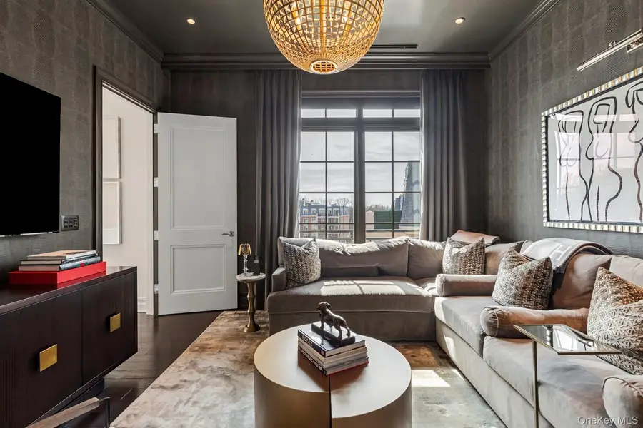 6000 Royal Court #PENTHOUSE, North Hills, NY 11040 - #2