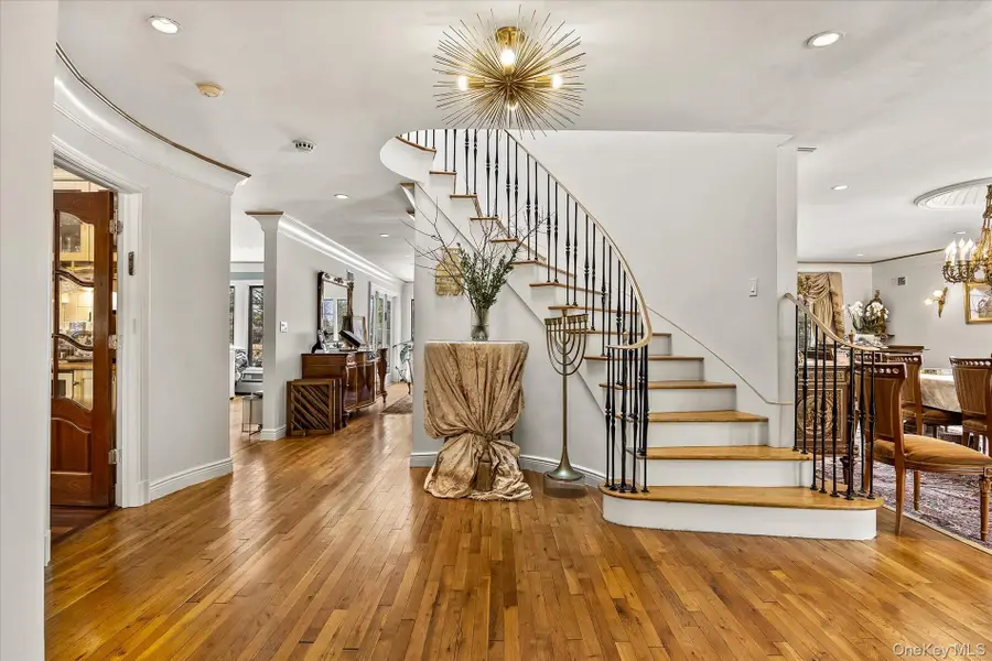 15 Cricket Lane, Great Neck, NY 11024 - #3