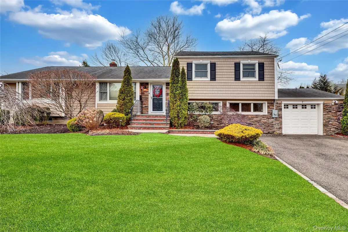 18 Frost Lane, Greenlawn, NY 11740 - #1