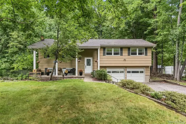 27 Thompson Drive, Washingtonville, NY 10992