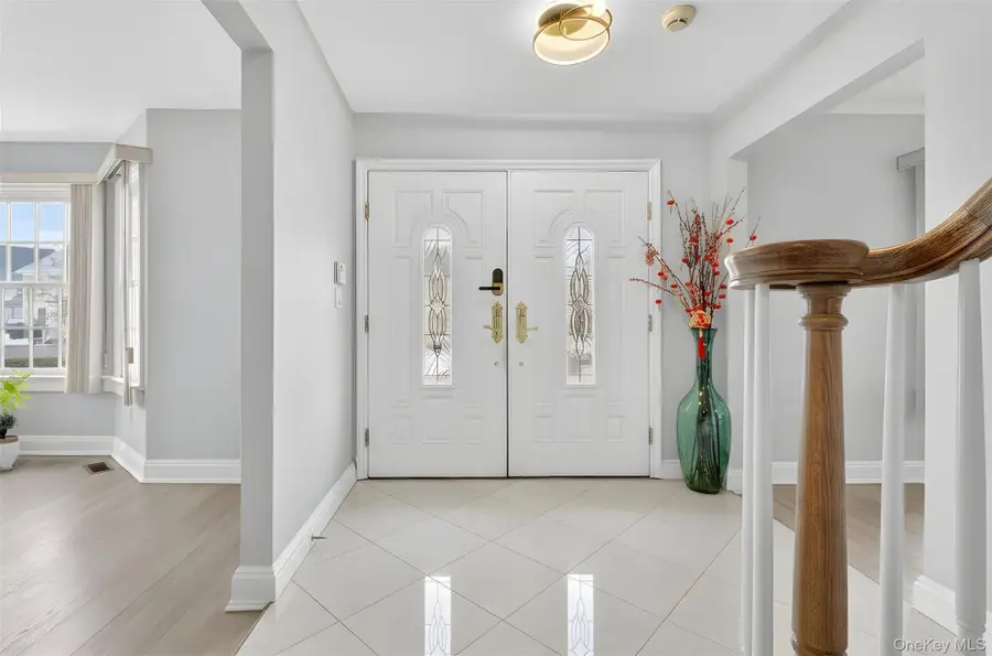 14 Mackay Way, Roslyn, NY 11576 - #3