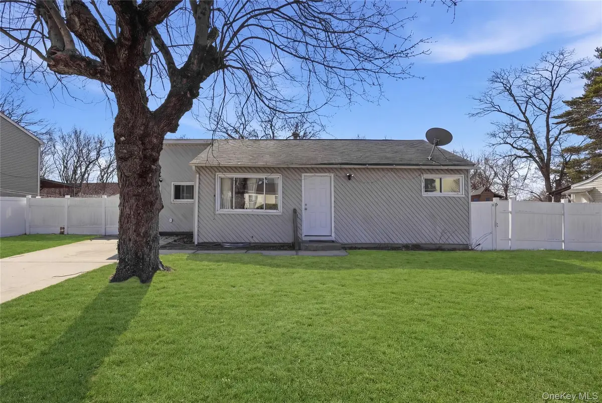 17 Cedar Street, Central Islip, NY 11722 - #1