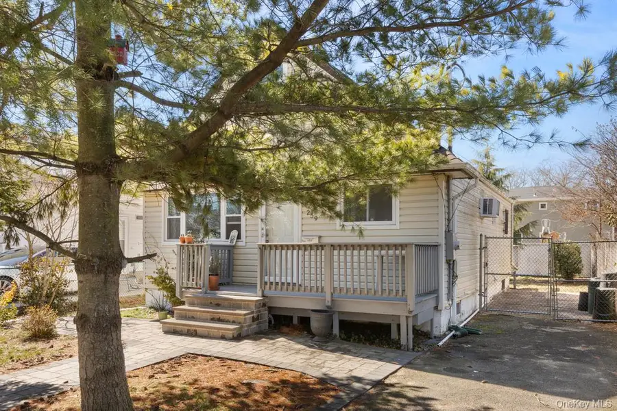 259 Waldo Street, Copiague, NY 11726 - #2