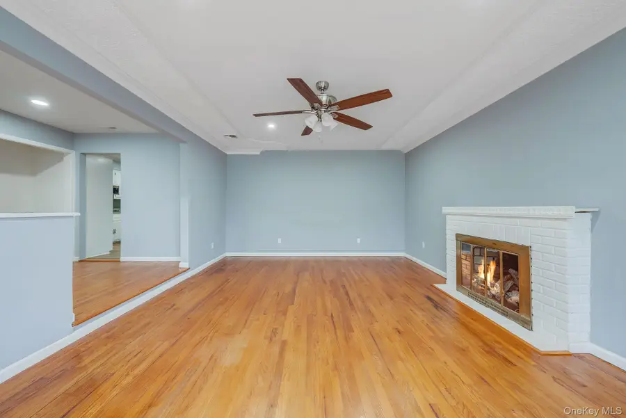 36 Maple Lane, Shirley, NY 11967 - #3