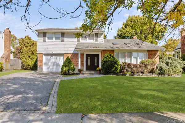 7 Rita Lane, Plainview, NY 11803