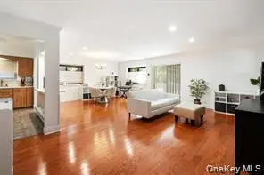 21 Canterbury Road #6, Great Neck, NY 11021 - #3