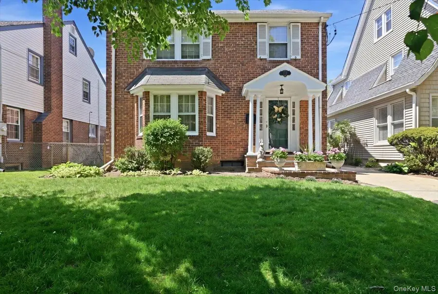 100 W Poplar Street W, Floral Park, NY 11001 - #2