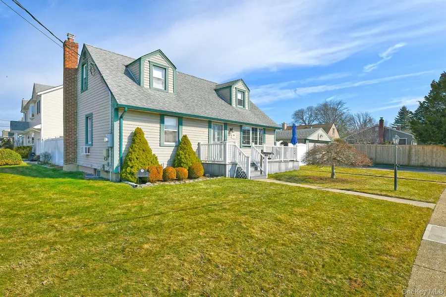 120 E Zoranne Drive, Farmingdale, NY 11735 - #2