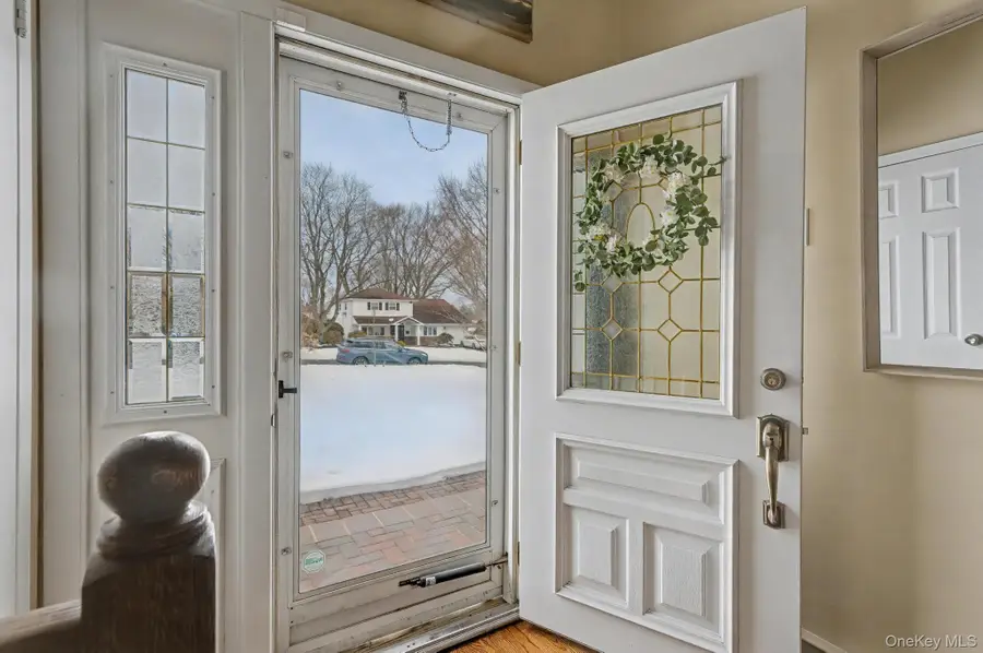 31 Marshmallow Drive, Commack, NY 11725 - #3