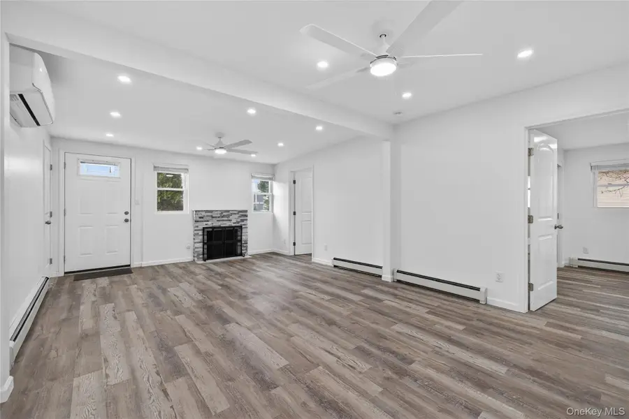 47 Weeks Road, North Babylon, NY 11703 - #3