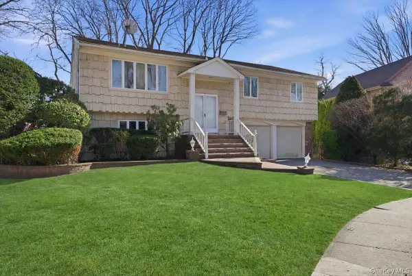 881 Buckley Place, Westbury, NY 11590