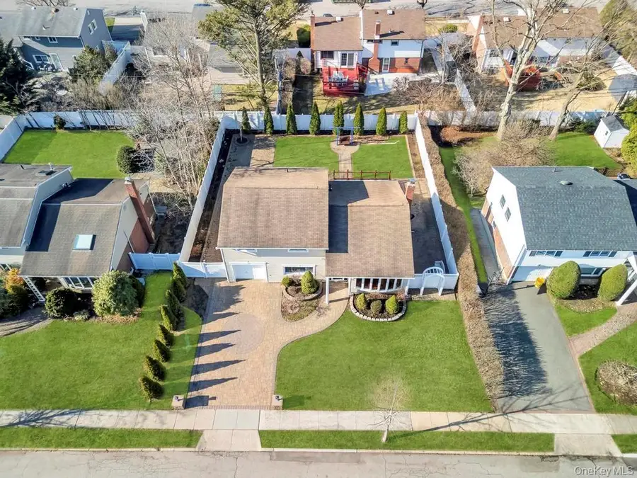 16 Phipps Lane, Plainview, NY 11803 - #2