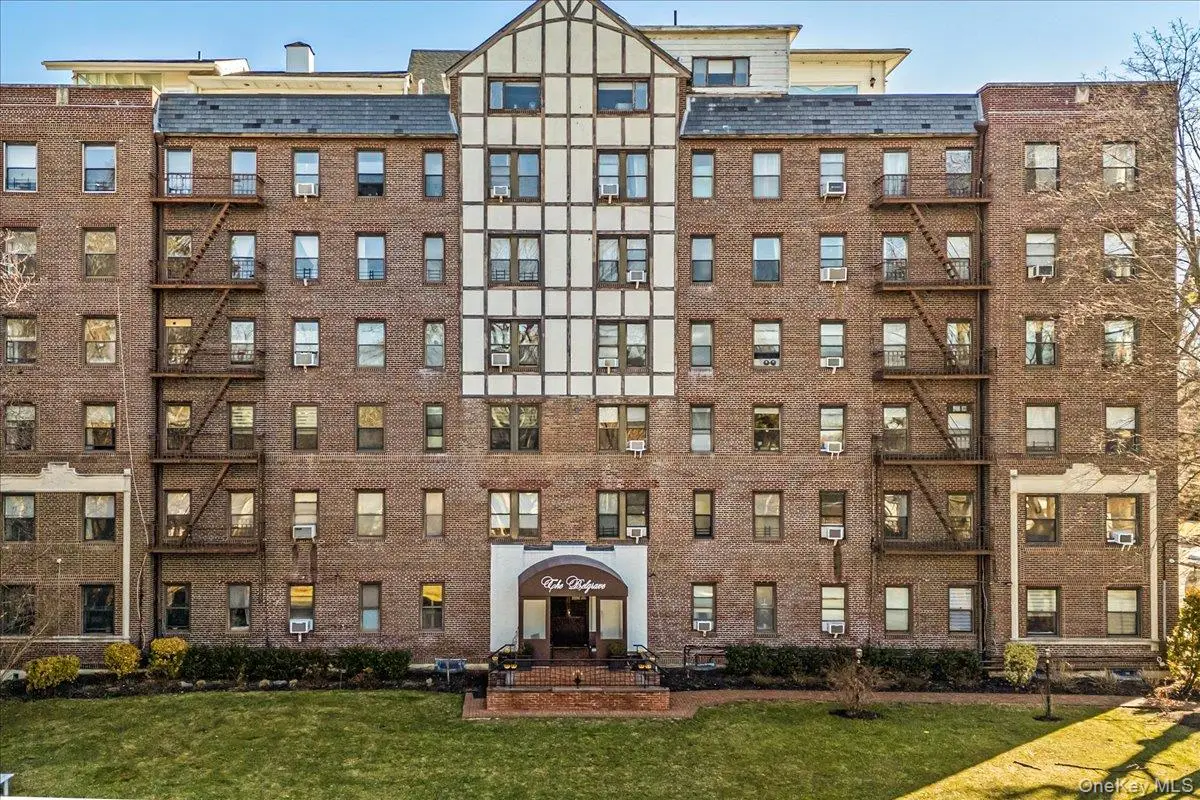 37 Brompton Road #6D, Great Neck, NY 11021 - #1