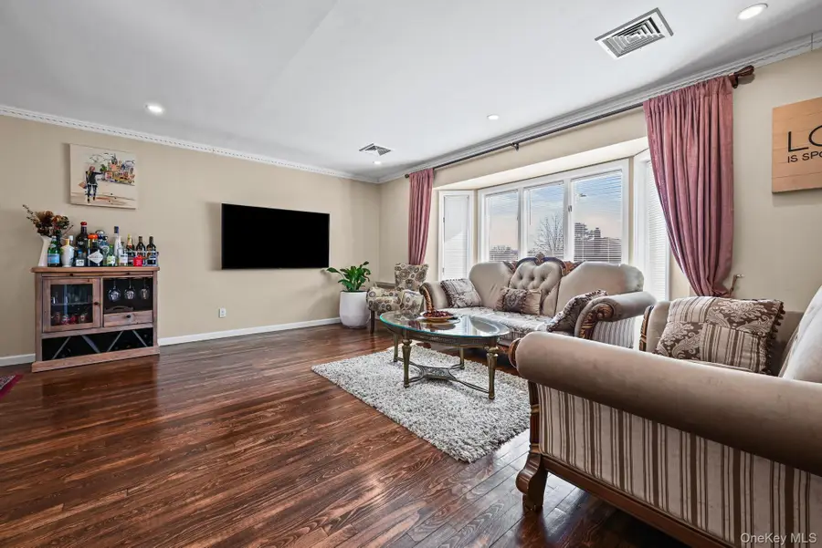 4 Birchwood Park Drive, Syosset, NY 11791 - #3