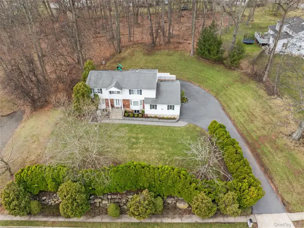 20 Algonquin Circle, Airmont, NY 10952