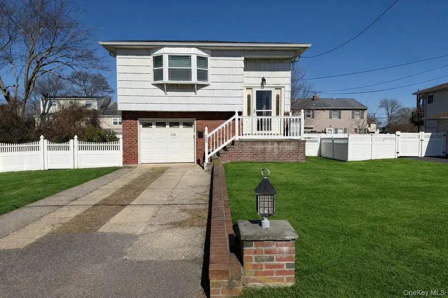 250 Wyona Avenue, Lindenhurst, NY 11757 - #2