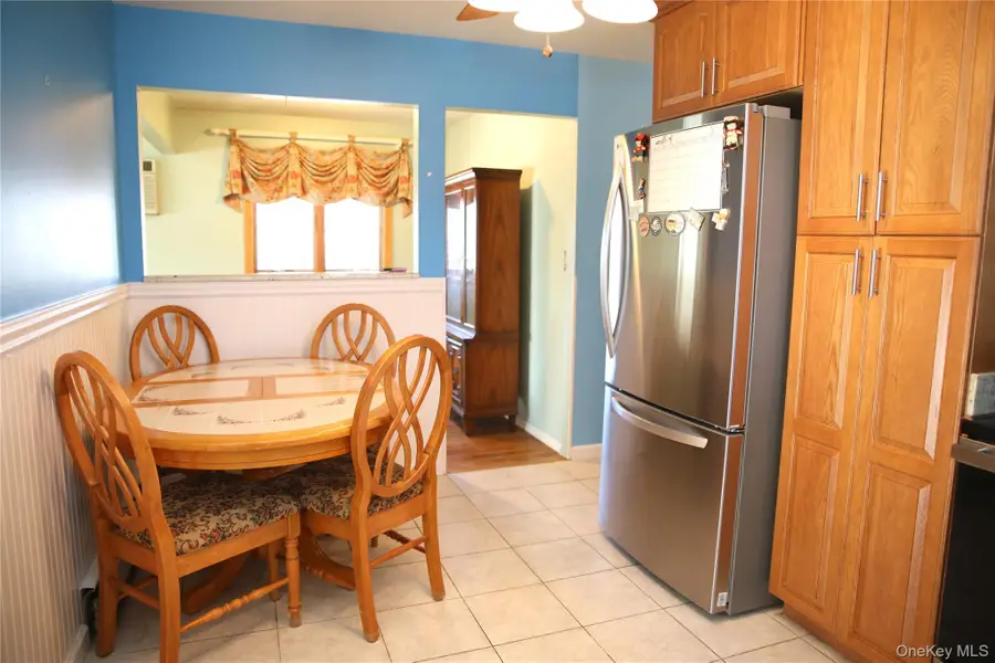 250 Wyona Avenue, Lindenhurst, NY 11757 - #3