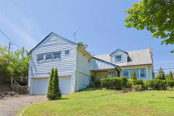 84 Middle Neck Road, Roslyn, NY 11576