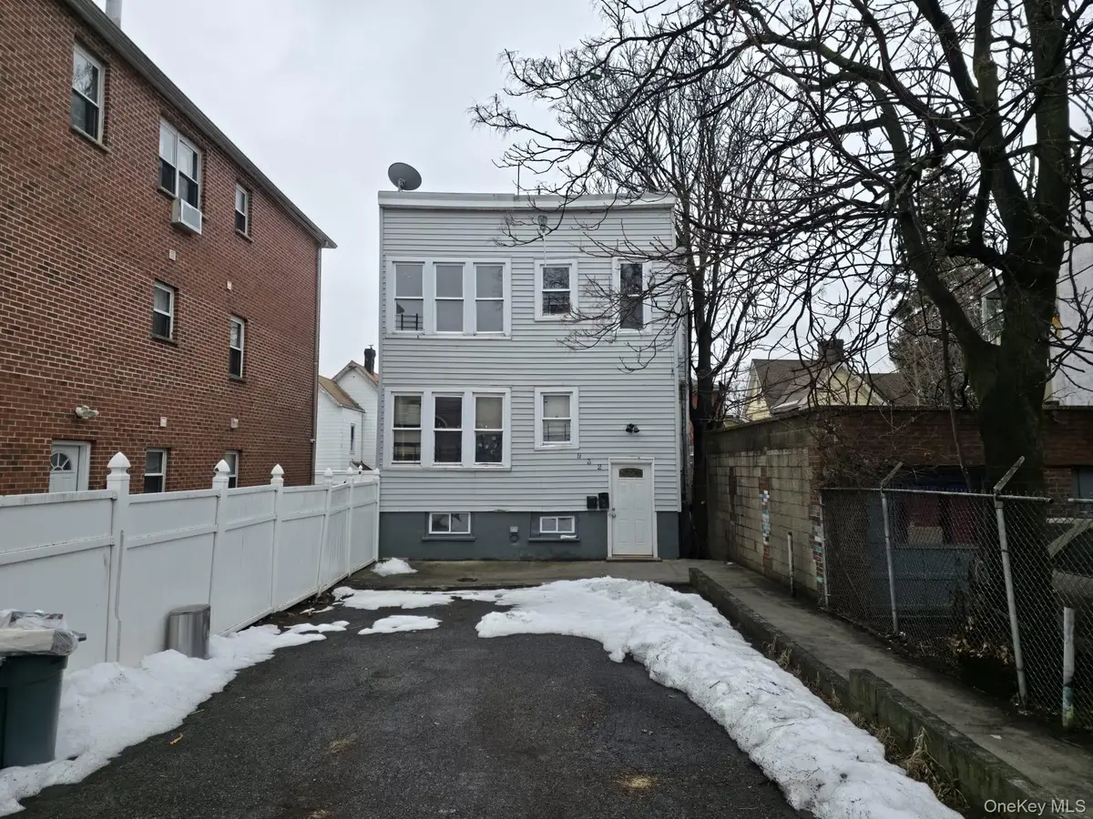 932 E 215th St, Bronx, NY 10469 - #1
