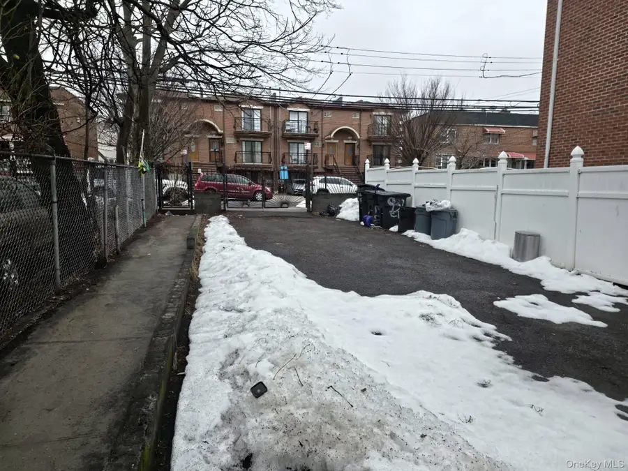 932 E 215th St, Bronx, NY 10469 - #2