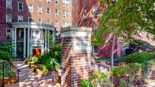 118-11 84th Avenue #301, Kew Gardens, NY 11415