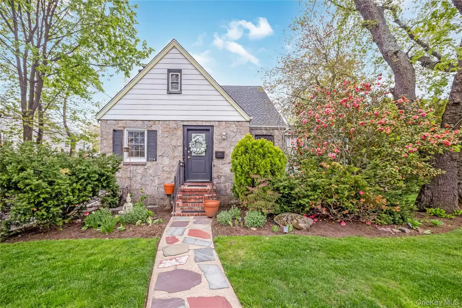 204 Franklin Avenue, Malverne, NY 11565 - #3
