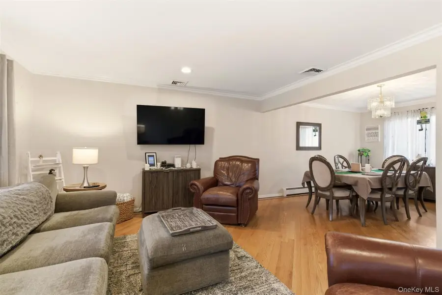 17 Westminster Lane, West Islip, NY 11795 - #3