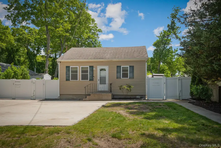 289 Magnolia Drive, Selden, NY 11784 - #2