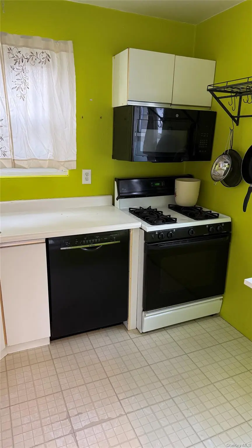 1072 Fenwood Drive #4, Valley Stream, NY 11580 - #2