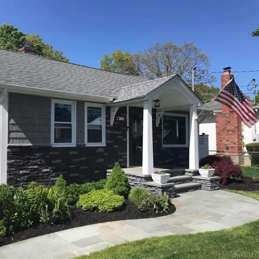 17 Grove Street, Sayville, NY 11782 - #2