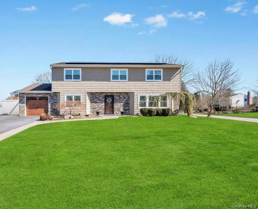 21 Burwood Lane, Coram, NY 11727 - #3