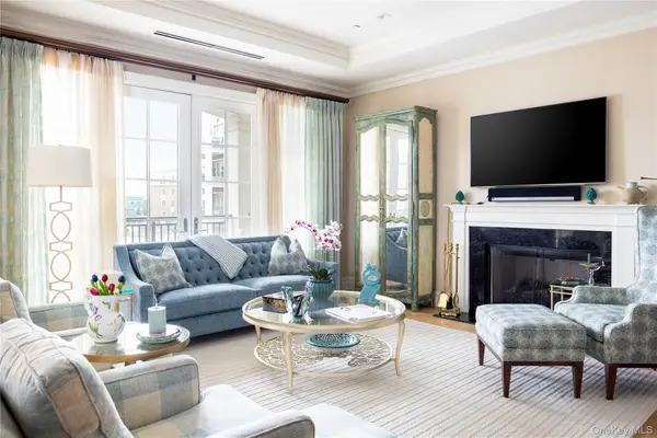 2000 Royal Court #2101, North Hills, NY 11040