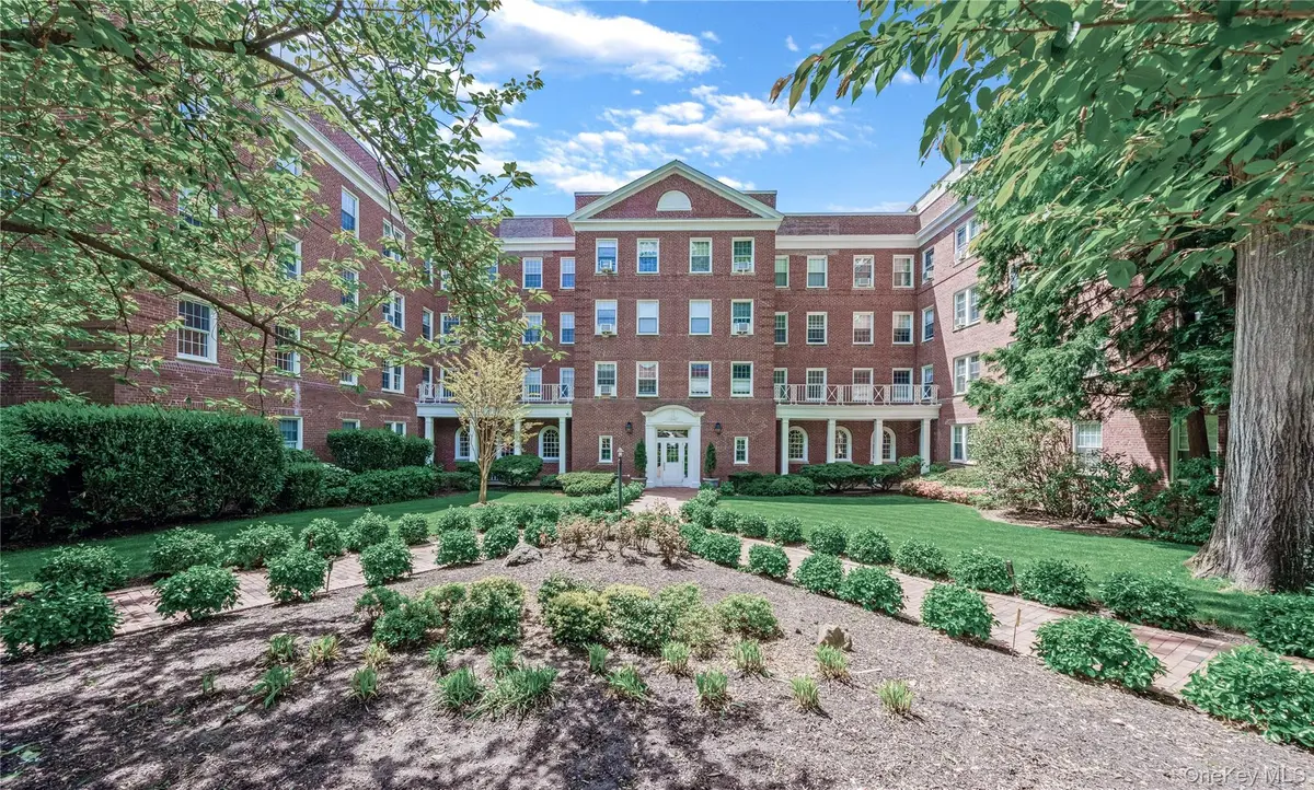 90 Knightsbridge Road #3N, Great Neck, NY 11021 - #1