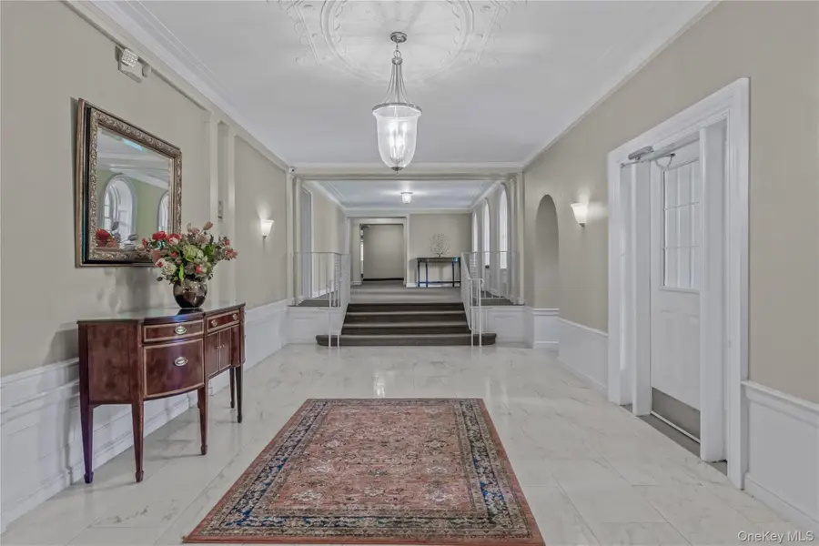 90 Knightsbridge Road #3N, Great Neck, NY 11021 - #3