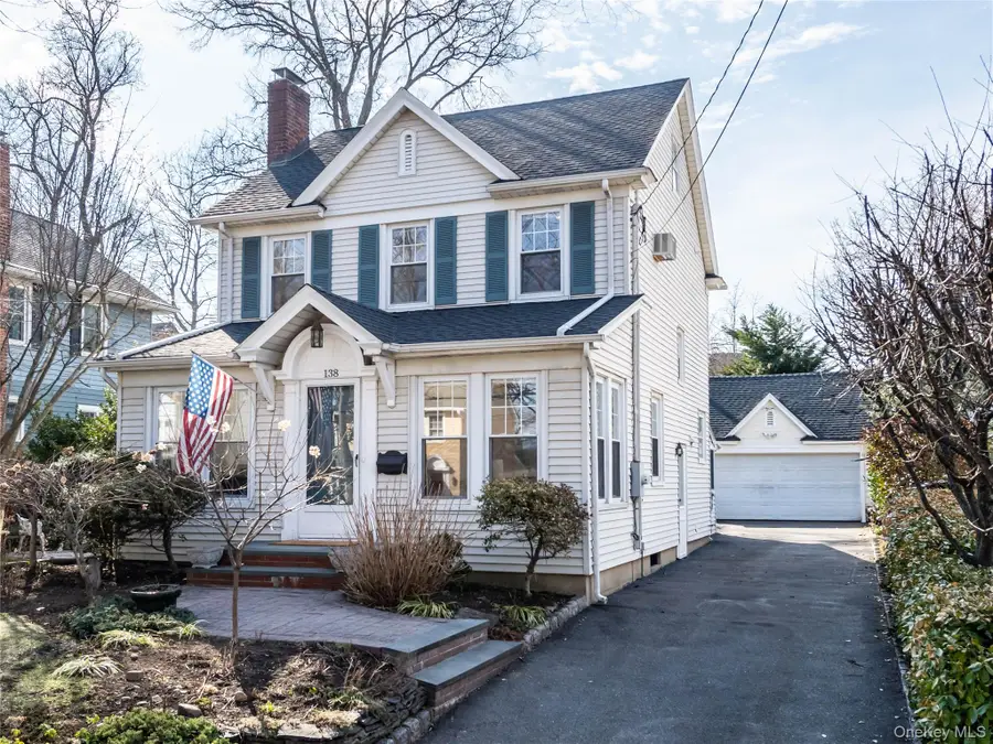 138 Hillcrest Avenue, Manhasset, NY 11030 - #2