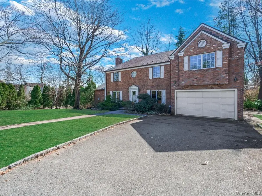 2 Amherst Road E, Great Neck, NY 11021 - #2