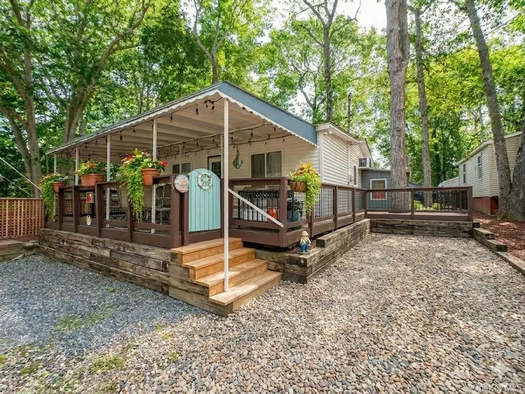 15 Cottage Road, Baiting Hollow, NY 11933 - #1