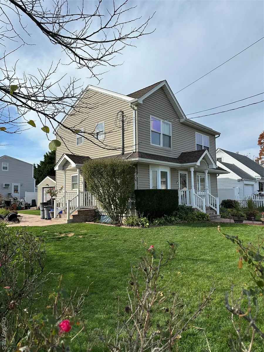 305 S Strong Avenue, Copiague, NY 11726 - #2