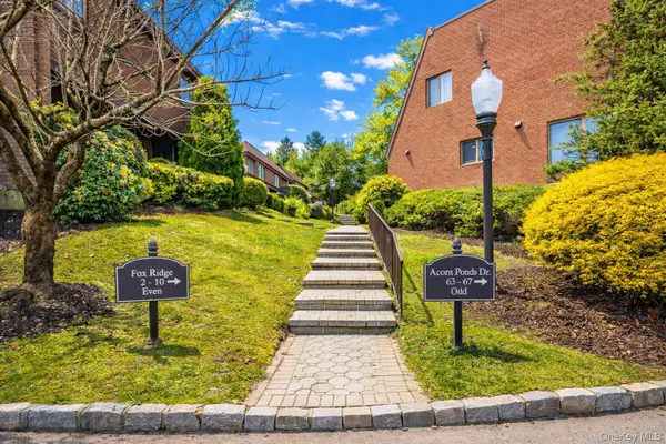 63 Acorn Ponds Drive, Roslyn, NY 11576