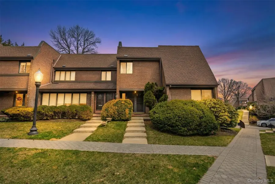 63 Acorn Ponds Drive, Roslyn, NY 11576 - #2